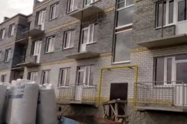 2-к. квартира, 42 м², 3/3 эт.