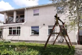 Дом 176 м² на участке 9 сот.