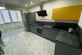 2-к. квартира, 66 м², 1/3 эт.