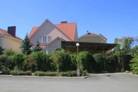 Дом 225 м² на участке 5,5 сот.