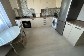 2-к. квартира, 67 м², 1/3 эт.