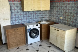 2-к. квартира, 77,1 м², 1/3 эт.