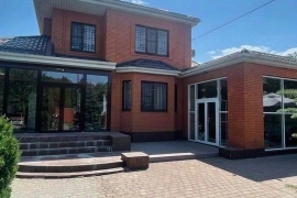 2-этажный дом, 260 м², 8 сот
