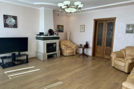 4-к. квартира, 128 м², 3/3 эт.