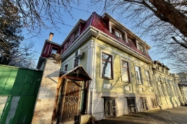 6-к. квартира, 162 м², 2/3 эт.

