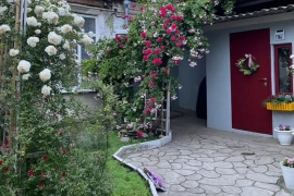 3-к. квартира, 90 м², 1/1 эт.