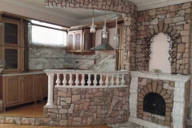 3-к. квартира, 72 м², 1/3 эт.