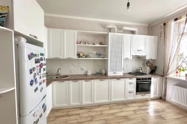 2-к. квартира, 70 м², 1/3 эт.
