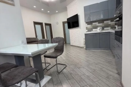 2-к. квартира, 65 м², 1/3 эт.