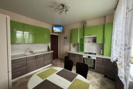 4-к. квартира, 100 м², 4/4 эт.