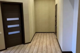 2-к. квартира, 77,1 м², 1/3 эт.