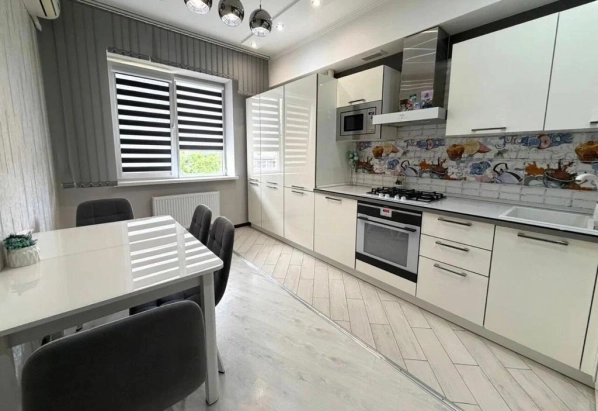 2-ком. квартира, 70 м², 4/6